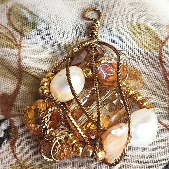 Wire Wrapped Gold Tone Faux Pearl Crystal Shell Mixed Media Necklace Pendant EUC - Picture 6 of 10